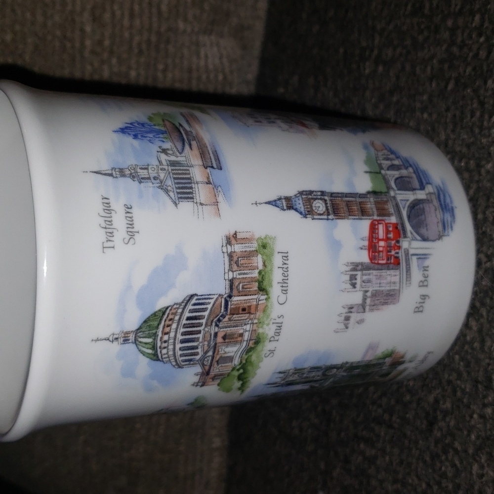 London England  SOUVENIRS COFFEE MUG BONE CHINA HISTORICAL LONDON LANDMARKS 10oz - Picture 2 of 5